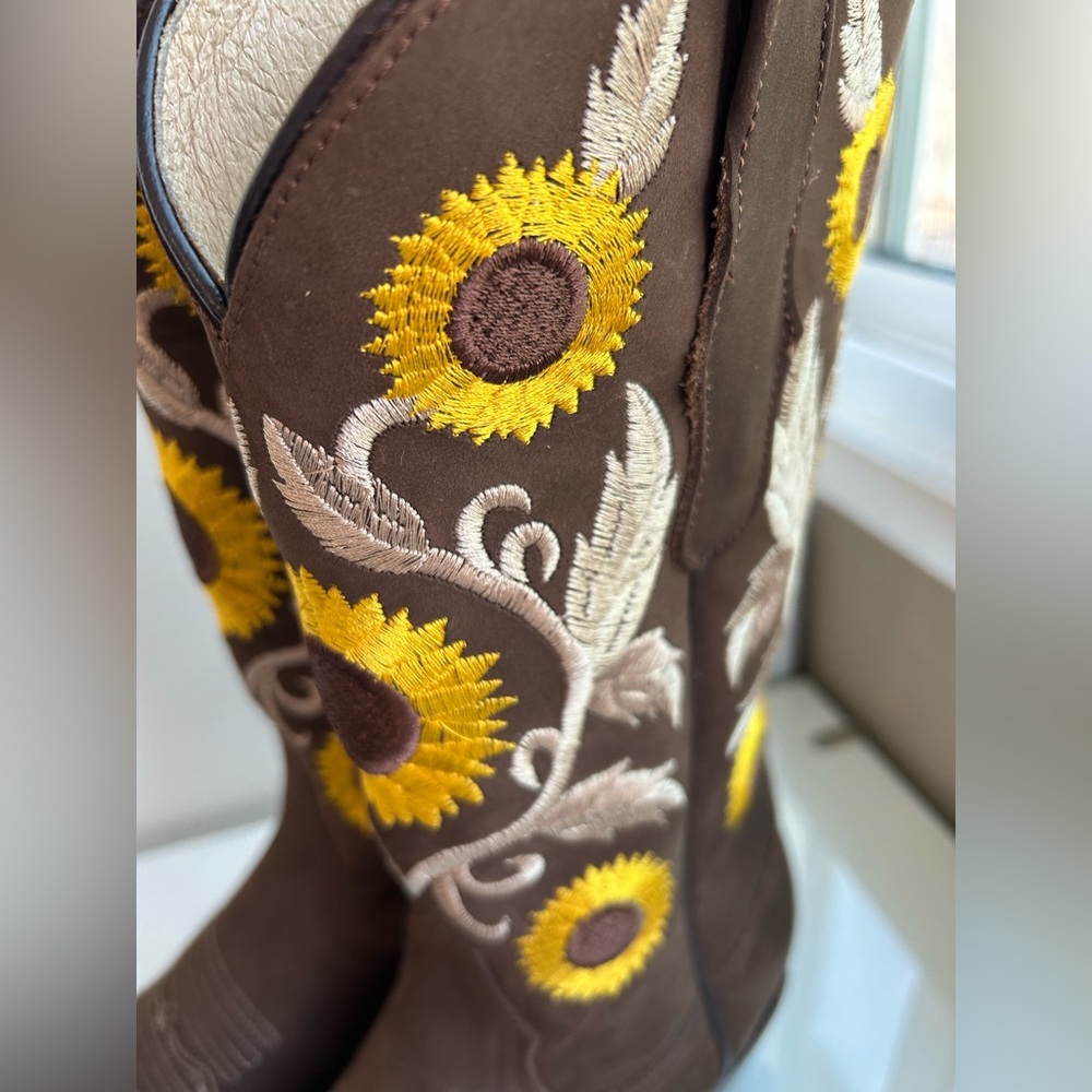 Centenario Brown Suede Cowboy Boots with Sunflower Embroidery - Picture 9 of 14